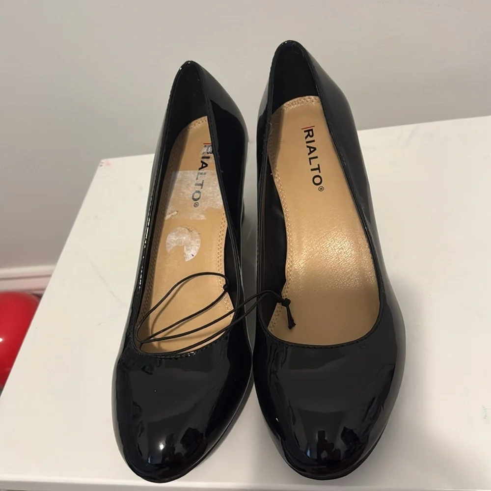 New Rialto Freda wedged shoes patented faux leather size 8, fits 7.5 - Picture 5 of 7